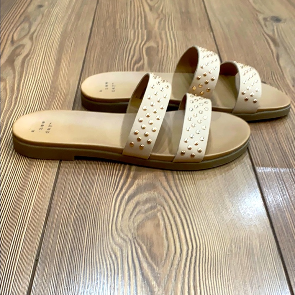 New w/o tags a new day tan slides. Size 7.